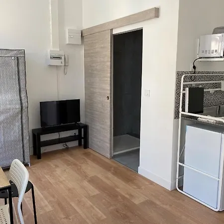 아파트 La Maison D'antonin 2
